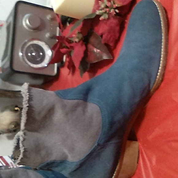 Zadig & Voltaire Teddy blue suede ankle boots. Size 39 EU,8.5 US. - Picture 4 of 5